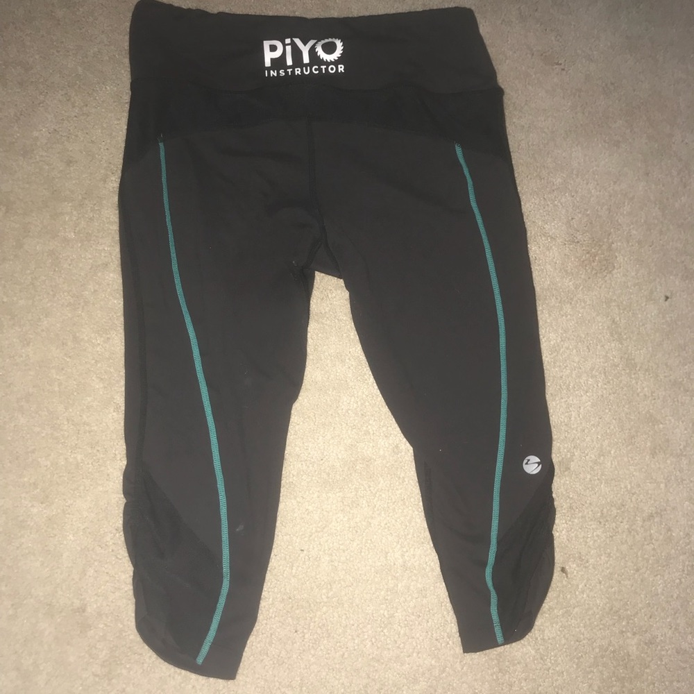 PiYo Capri workout pants Beachbody